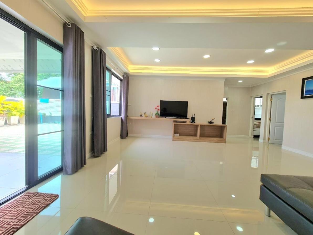 Baan Sasithorn Huahin Villa Exterior photo